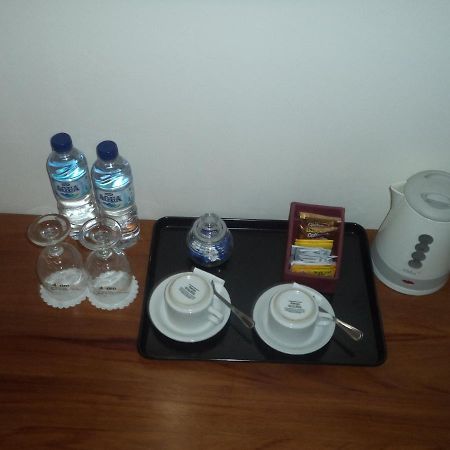 Alloro Guesthouse Pacitan Buitenkant foto