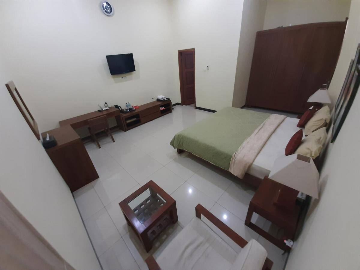 Alloro Guesthouse Pacitan Buitenkant foto
