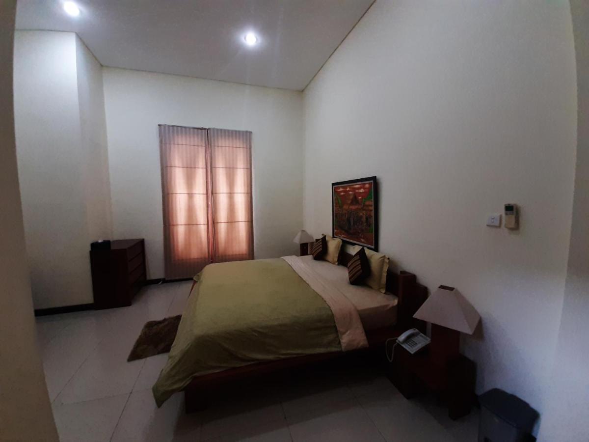 Alloro Guesthouse Pacitan Buitenkant foto