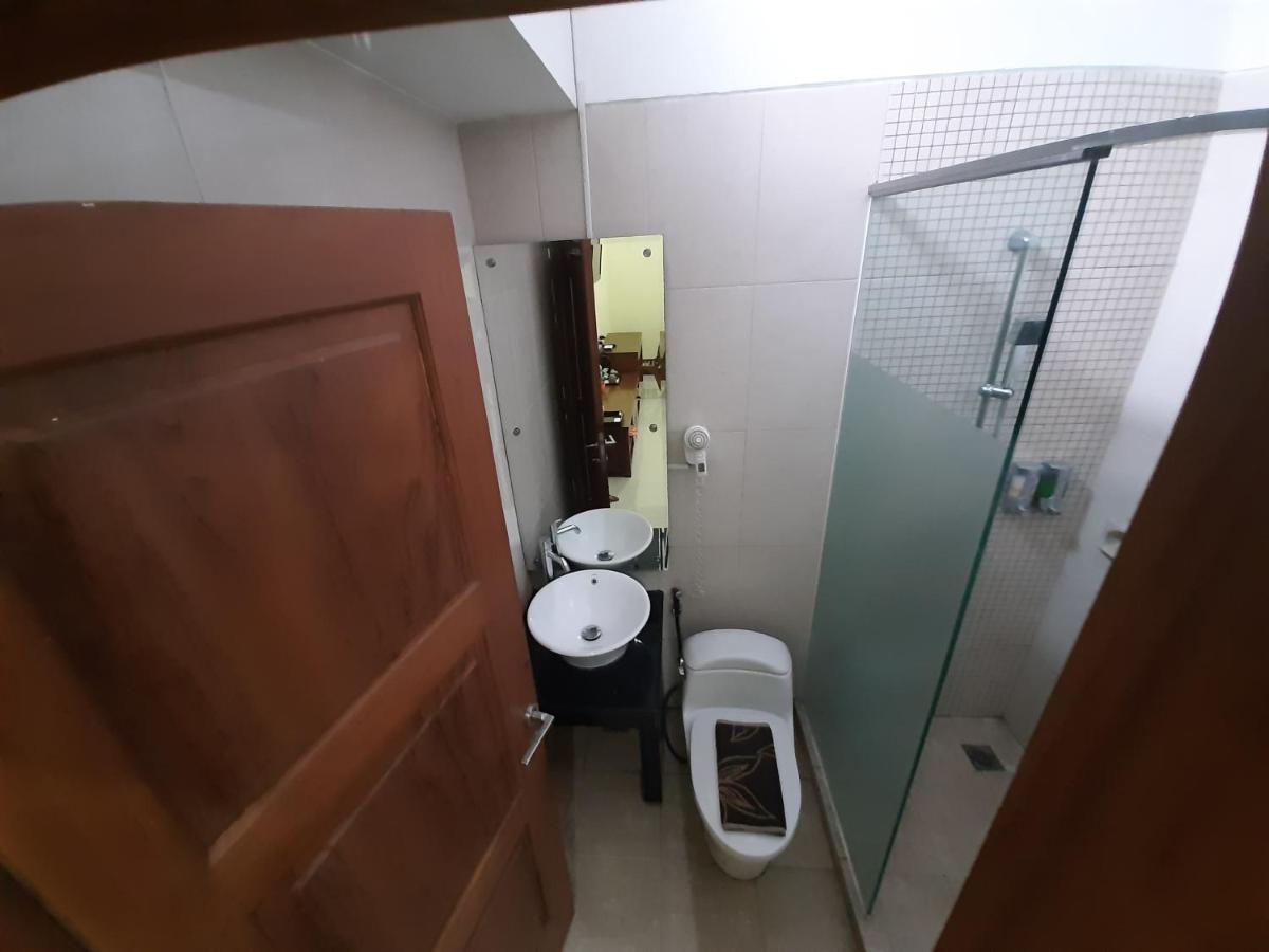 Alloro Guesthouse Pacitan Buitenkant foto