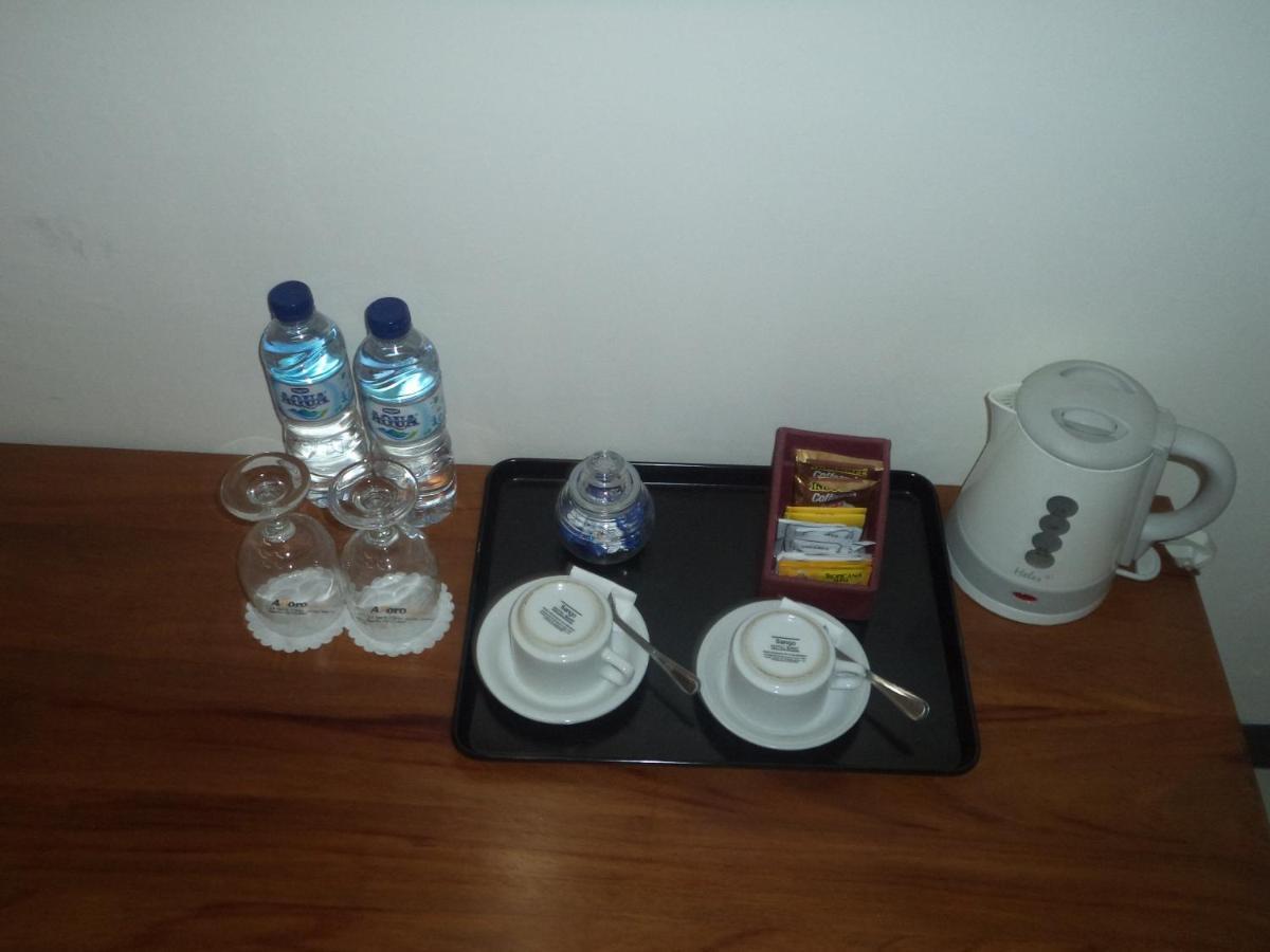 Alloro Guesthouse Pacitan Buitenkant foto