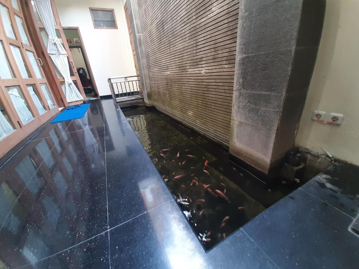 Alloro Guesthouse Pacitan Buitenkant foto