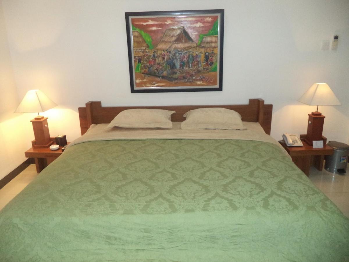 Alloro Guesthouse Pacitan Buitenkant foto