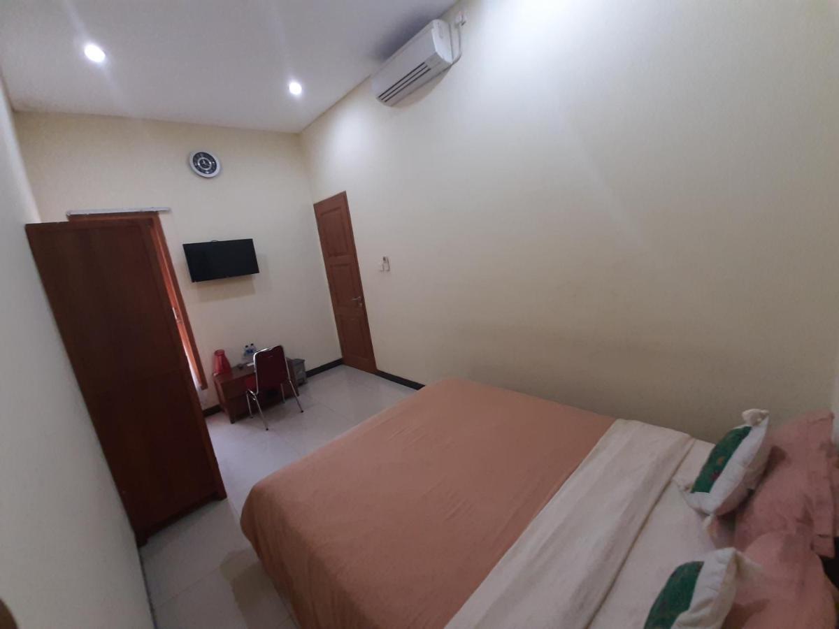 Alloro Guesthouse Pacitan Buitenkant foto