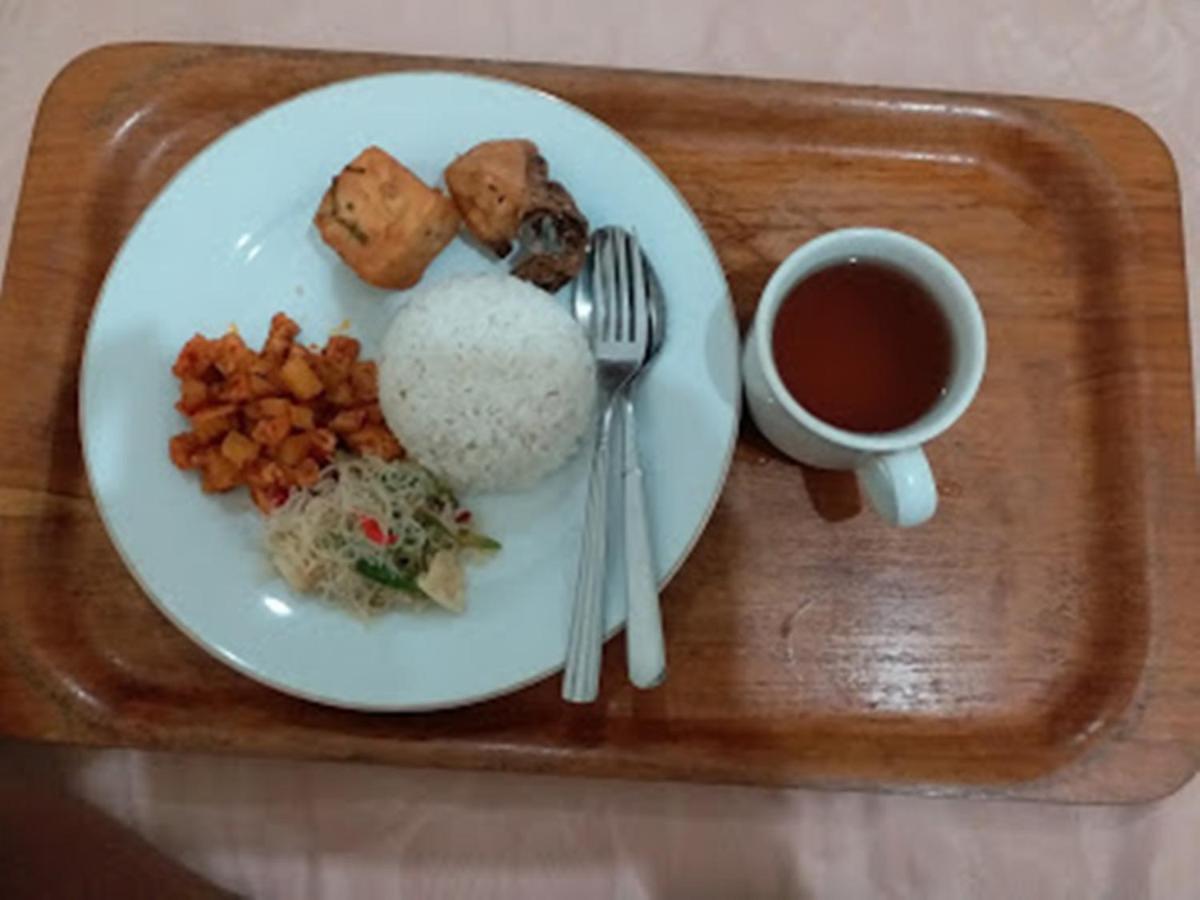 Alloro Guesthouse Pacitan Buitenkant foto