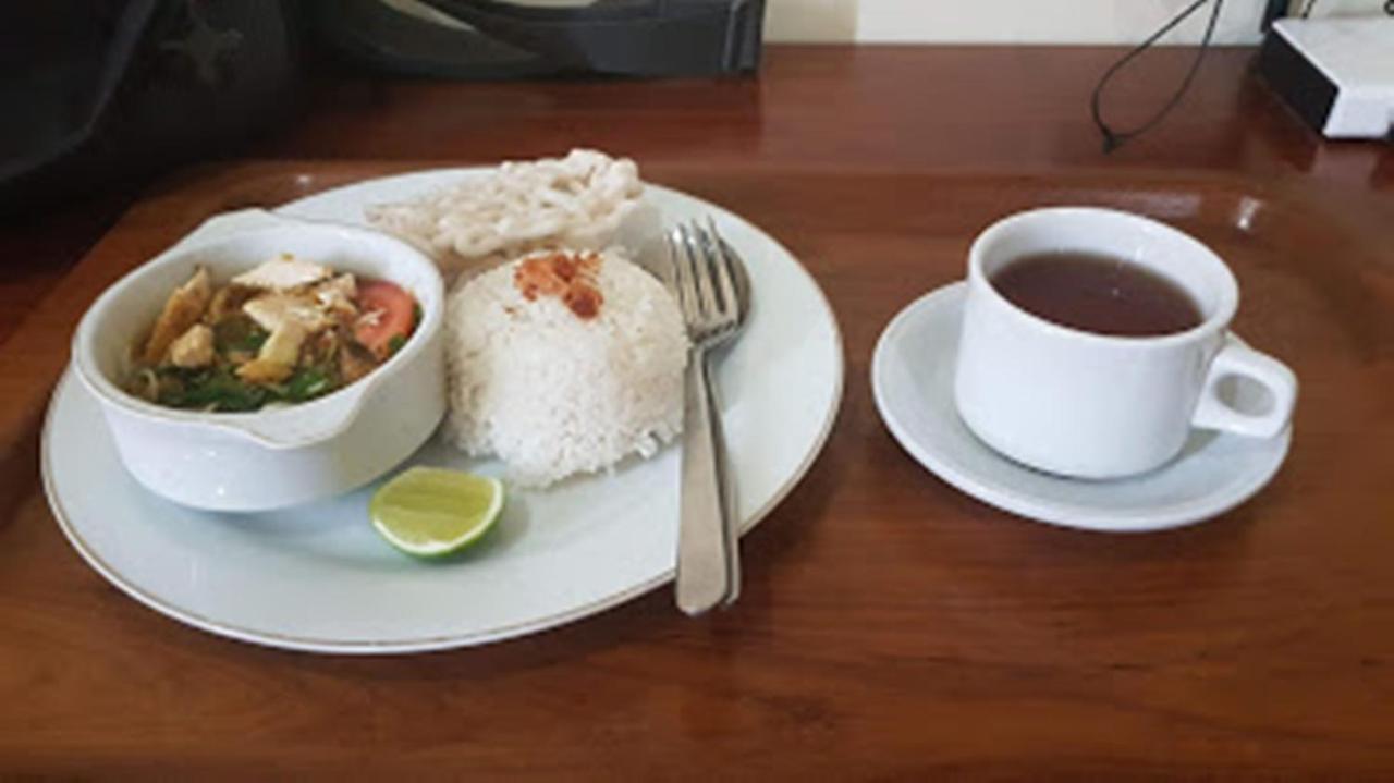 Alloro Guesthouse Pacitan Buitenkant foto
